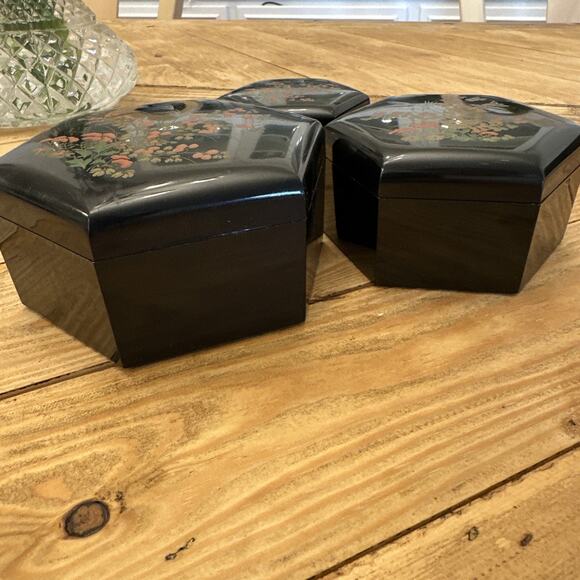 Japanese Stacking‎ Nesting Boxes Hexagon Container 3 Tier Black Lacquer Peacock - Picture 4 of 14